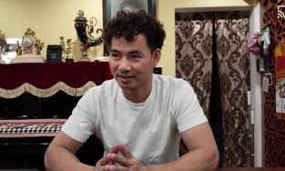 Trái ngược với bà xã, Xuân Bắc được nhiều người nể phục cách dạy con vừa nghiêm vừa khéo léo