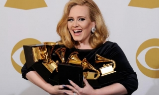 Adele từ chối đêm diễn gần 30 tỉ đồng của tỉ phú Ả Rập để được ở nhà cắt tỉa cây