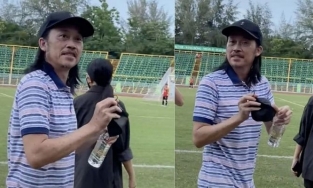 Danh hài Hoài Linh mặc quần ngủ dép xỏ ngón đi xem Quang Hải đá bóng gây quỹ từ thiện 