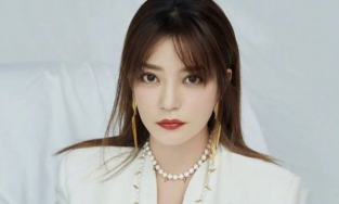 Triệu Vy thông báo bố qua đời