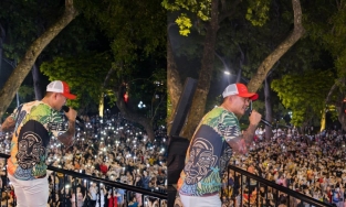 Tuấn Hưng mở show ngay tại ban công nhà mình, hát miễn phí cho người hâm mộ