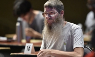 Nhà vô địch thế giới cuộc thi ghép từ tiếng Pháp không hề biết tiếng Pháp