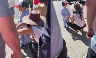 Hoàng tử bé bí ẩn nhà Harry - Meghan Markle lộ diện, giống bố như đúc khuôn