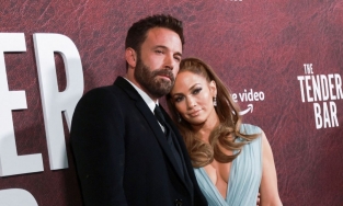 Jennifer Lopez và Ben Affleck chính thức kết hôn sau 20 năm tan hợp
