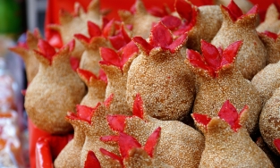 Độc lạ 'bánh lựu cầu duyên' một năm chỉ bán một lần vào dịp Tết