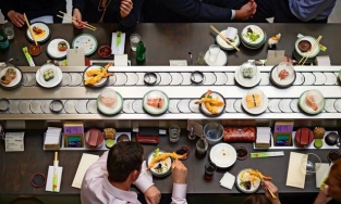 Sushi băng chuyền, nét độc đáo trong ẩm thực Nhật Bản