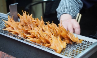 Tempura lá phong, đặc sản mùa thu nước Nhật phải mất cả năm để chuẩn bị