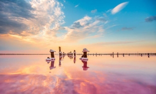 Ngắm hoàng hôn tráng lệ, khó quên ở hồ muối hồng Koyashskoye, Crimea