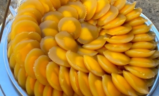 Món bánh cây dè độc lạ, cả chợ Châu Đốc chỉ có duy nhất một người bán