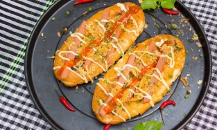 Cách làm bánh mì nướng muối ớt giòn rụm, cay mặn, cực hợp để ăn xế