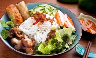 Cách làm bún trộn thịt nướng ngon mà nhanh, rất hợp cho những ngày nóng nực