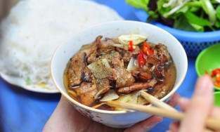 3 cách ướp thịt nướng bún chả đậm đà, kén ăn đến mấy cũng tấm tắc khen ngon