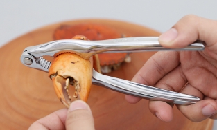 Cách ăn cua biển không bỏ sót thịt mà vẫn được 10 điểm thanh lịch