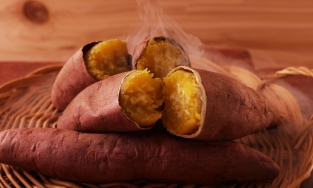 Luộc khoai lang bằng nồi xưa lắm rồi, hấp khoai lang thế này mới khiến khoai bở tung, ngon ngọt