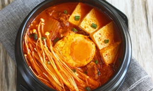 Cách nấu canh kim chi trứng đơn giản nhưng đủ chất, ấm bụng cho bữa tối ngày đông