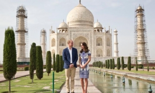 Tiết kiệm như vợ chồng hoàng tử Anh: Mượn nhà để ở, tự đi chợ mua thịt cá