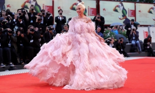 Ấn tượng với phong cách thời trang của ba “chị đại” làng giải trí Hollywood