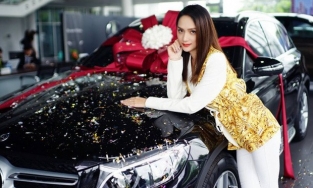 Bộ sưu tập xe hơi vài chục tỷ của Hương Giang ở tuổi 29