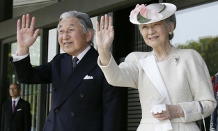 Phong cách thời trang tuổi già của Hoàng thái hậu Michiko Shoda