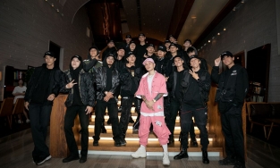 Bộ sưu tập đồ màu hồng “cực ngầu” của Binz