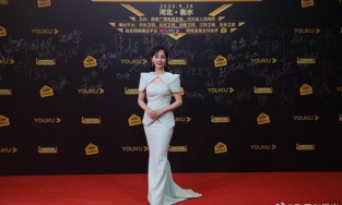 Trang phục màu trung tính lên ngôi tại lễ trao giải Phi Thiên Tinh Quang 