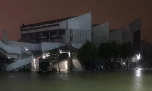 Lũ tại Quảng Trị bất ngờ dâng cao hơn 2m, người dân kêu cứu trong đêm