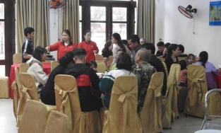 Hà Tĩnh: Nhiều chủ khách sạn cho người dân vùng lũ đến ăn ở miễn phí