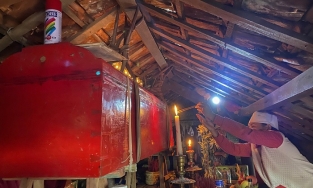 Quảng Bình: Quan tài treo 5 ngày không đi chôn được vì lũ