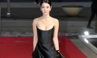 Seo Ye Ji - Mỹ nhân 'Điên thì có sao' náo loạn thảm đỏ với chiếc đầm corset ấn tượng