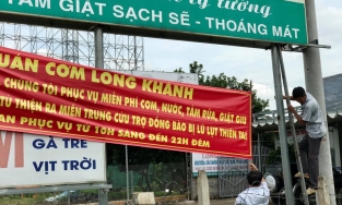 Vợ chồng chủ quán ở Đồng Nai mời cơm miễn phí tất cả các đoàn từ thiện