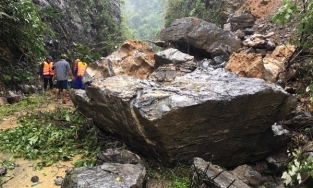 Lại thêm vụ sạt lở đất ở Quảng Bình: 1 người chết, 3 người mất tích