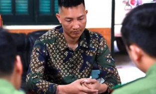 Huấn 'Hoa hồng' cúi đầu xin lỗi tại cơ quan công an vì giả mạo clip của VTV