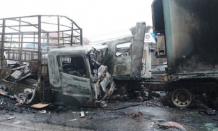 Tai nạn kép ở Nghệ An: 4 xe tông nhau làm đường 1A tắc nghẽn nhiều giờ