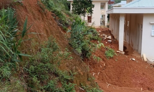 Quảng Nam: Quả đồi sạt lở, hàng ngàn khối đất đá trút xuống đồn biên phòng