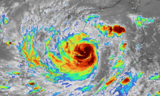 Bão số 9 Molave giật cấp 16, nằm ngay trên vùng biển Đà Nẵng - Phú Yên