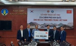 Hàn Quốc hỗ trợ 300.000 USD khắc phục hậu quả do bão lũ tại miền Trung