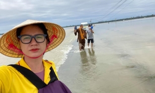 Trang Trần tuyên bố 'xử lý' kẻ ăn chặn 2 tấn cá hộp cứu trợ miền Trung