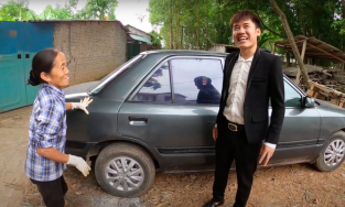 Vừa bị phạt gần 20 triệu, Hưng Vlog khoe với mẹ 'con đầy tiền'