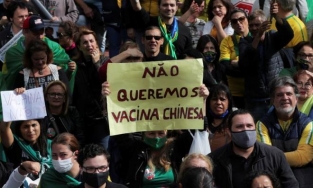 Dân Brazil biểu tình phản đối bắt buộc tiêm vaccine Covid-19 của Trung Quốc