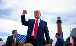 Doanh nhân chơi lớn cược hơn 5 triệu USD cho Donald Trump tái đắc cử