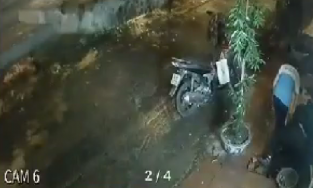 Nam sinh Đại học GTVT tử vong do dính đạn trúng tim khi đứng trước cửa nhà