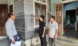 Bị chỉ trích, Thủy Tiên tung ảnh nhà trưởng thôn 'trên mạng và ngoài đời'