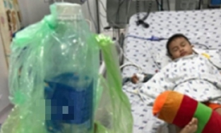 Bến Tre: Cháu bé 3 tuổi nguy kịch vì uống nhầm chai hóa chất bố để trên bàn