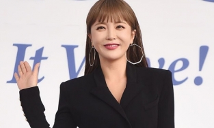 Bị tố đạo luận văn Tiến sĩ, nữ ca sĩ Hàn trả lại bằng