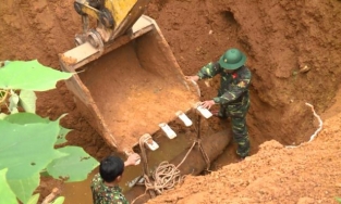 Hà Tĩnh: Hủy nổ thành công 2 quả bom 'khủng' phát hiện sau lũ
