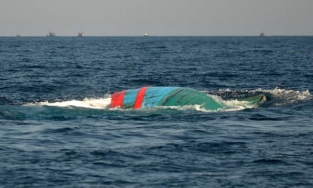 Quảng Nam: Tàu hàng chìm, thuyền trưởng mất tích, 7 người thoát chết