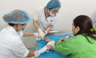 Trẻ bị bỏng nghiêm trọng và cách sơ cứu sai lầm của bố mẹ