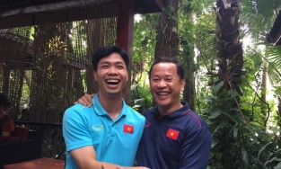 Trợ lý tuyển Việt Nam tiết lộ về vợ Công Phương: Khéo, thông minh, bản lĩnh