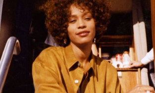 Bi kịch liên hoàn gia đình Whitney Houston gây chấn động thế giới