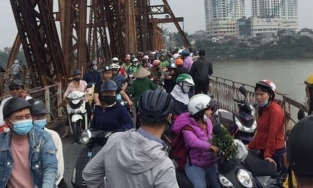 Hà Nội: Người đàn ông nhảy cầu Long Biên sau khi cãi nhau với một phụ nữ